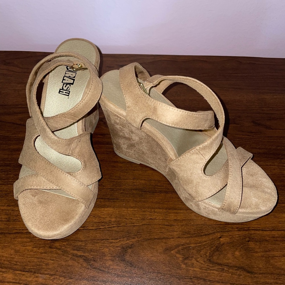 Brash heel wedges